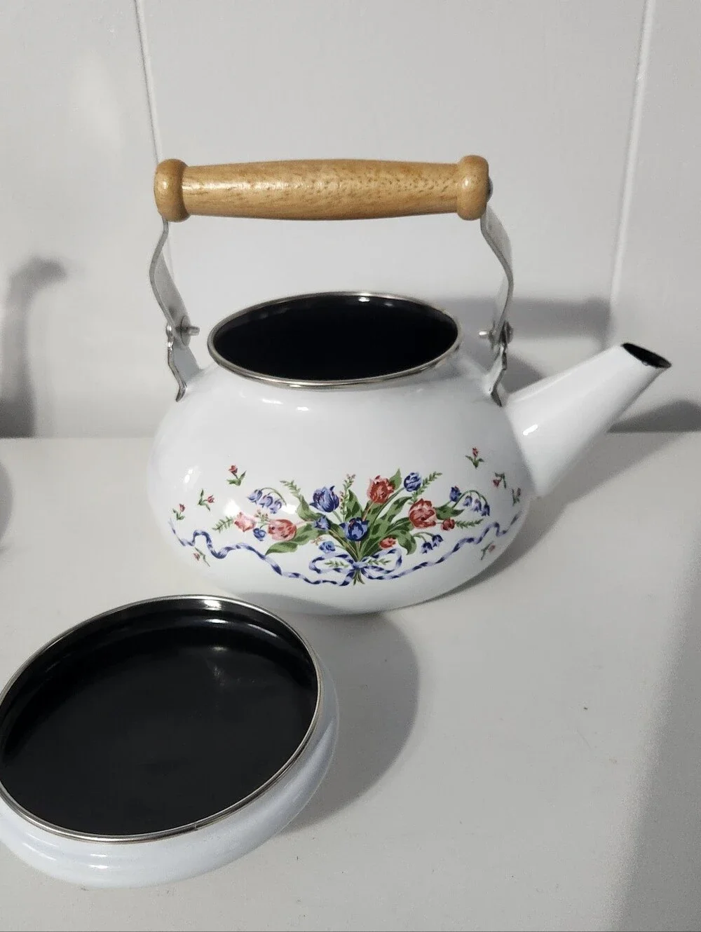 Vintage Floral White Porcelain Enamel On Steel 2.5 Qt Teapot Wood Handle
